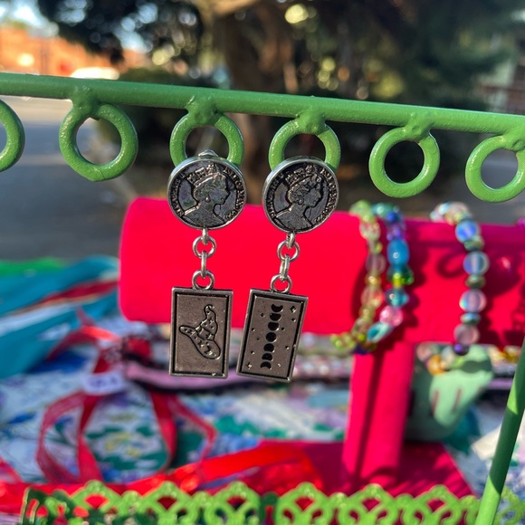 🕸️🪽 Silver Tarot Earrings 🪽🕸️ - Picture 3 of 4